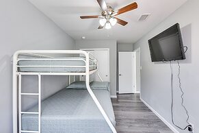 Charming Fort Walton Beach Home: 6 Mi to Ocean!