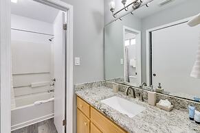 Charming Fort Walton Beach Home: 6 Mi to Ocean!