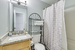 Charming Fort Walton Beach Home: 6 Mi to Ocean!