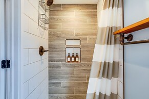 Historic Yardley Retreat - 1 Block to the River!