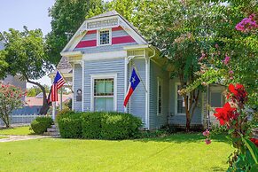 Granbury Home w/ Fire Pit, Walk to The Square!