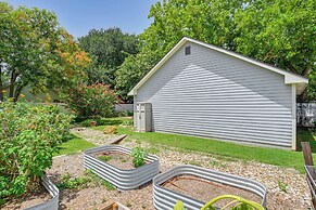 Granbury Home w/ Fire Pit, Walk to The Square!