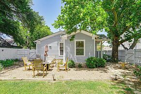Granbury Home w/ Fire Pit, Walk to The Square!