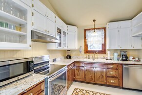 Granbury Home w/ Fire Pit, Walk to The Square!