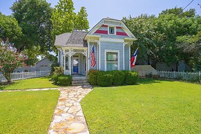 Granbury Home w/ Fire Pit, Walk to The Square!