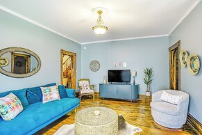 Granbury Home w/ Fire Pit, Walk to The Square!