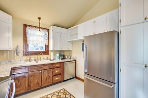 Granbury Home w/ Fire Pit, Walk to The Square!