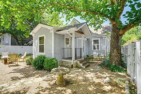 Granbury Home w/ Fire Pit, Walk to The Square!