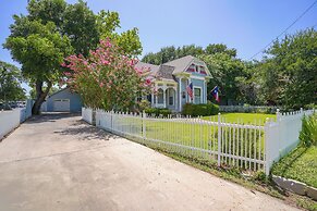 Granbury Home w/ Fire Pit, Walk to The Square!