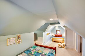 Granbury Home w/ Fire Pit, Walk to The Square!