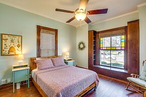 Granbury Home w/ Fire Pit, Walk to The Square!