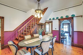 Granbury Home w/ Fire Pit, Walk to The Square!