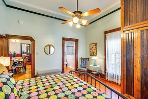 Granbury Home w/ Fire Pit, Walk to The Square!