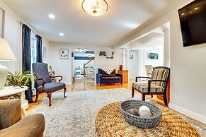 Downtown Ogunquit Home: 1 Mi to Beach!