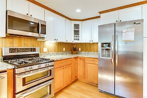 Downtown Ogunquit Home: 1 Mi to Beach!