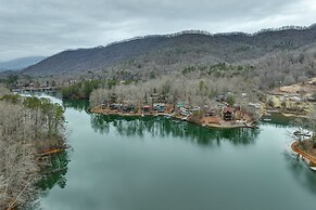 Santeetlah Lake Retreat w/ Dock: Walk to Water!