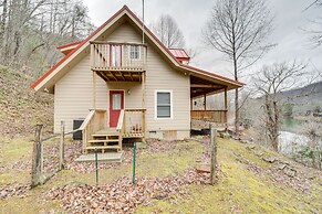 Santeetlah Lake Retreat w/ Dock: Walk to Water!