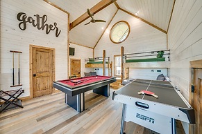 Broken Bow Cabin w/ Hot Tub, Pool Table & Fire Pit