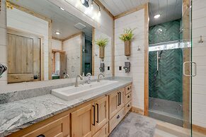Broken Bow Cabin w/ Hot Tub, Pool Table & Fire Pit