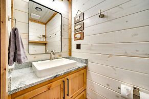 Broken Bow Cabin w/ Hot Tub, Pool Table & Fire Pit