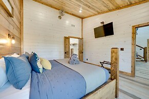 Broken Bow Cabin w/ Hot Tub, Pool Table & Fire Pit