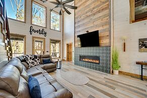 Broken Bow Cabin w/ Hot Tub, Pool Table & Fire Pit