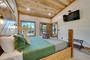 Broken Bow Cabin w/ Hot Tub, Pool Table & Fire Pit