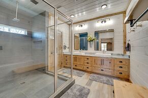 Broken Bow Cabin w/ Hot Tub, Pool Table & Fire Pit