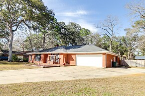 Beautiful Hinesville Retreat w/ Lanai & Pool!