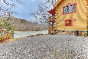 'toccoa Waterfront Hideaway:' Hot Tub & Fire Pit!