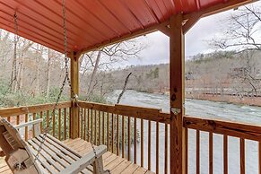 'toccoa Waterfront Hideaway:' Hot Tub & Fire Pit!