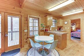 'toccoa Waterfront Hideaway:' Hot Tub & Fire Pit!