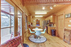 'toccoa Waterfront Hideaway:' Hot Tub & Fire Pit!