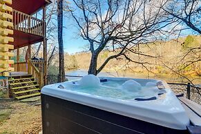 'toccoa Waterfront Hideaway:' Hot Tub & Fire Pit!