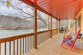 'toccoa Waterfront Hideaway:' Hot Tub & Fire Pit!