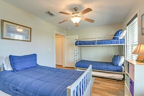 Galveston Vacation Home: 2 Mi to Galveston Beach!
