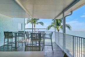 Beachfront Tavernier Abode w/ Balcony & Bay Views!
