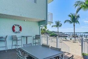 Beachfront Tavernier Abode w/ Balcony & Bay Views!