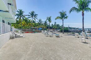 Beachfront Tavernier Abode w/ Balcony & Bay Views!