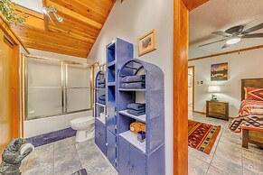 Ruidoso Cabin w/ Deck ~ 1 Mi to Midtown!