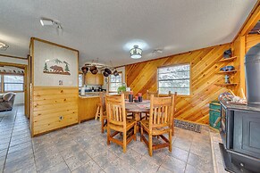 Ruidoso Cabin w/ Deck ~ 1 Mi to Midtown!
