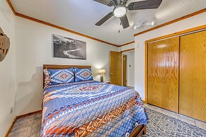 Ruidoso Cabin w/ Deck ~ 1 Mi to Midtown!