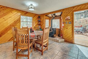 Ruidoso Cabin w/ Deck ~ 1 Mi to Midtown!