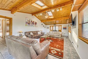 Ruidoso Cabin w/ Deck ~ 1 Mi to Midtown!