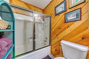 Ruidoso Cabin w/ Deck ~ 1 Mi to Midtown!