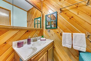 Ruidoso Cabin w/ Deck ~ 1 Mi to Midtown!