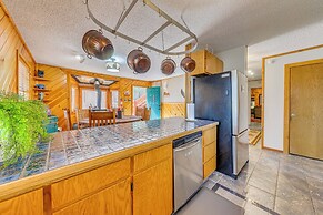 Ruidoso Cabin w/ Deck ~ 1 Mi to Midtown!