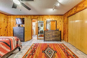 Ruidoso Cabin w/ Deck ~ 1 Mi to Midtown!