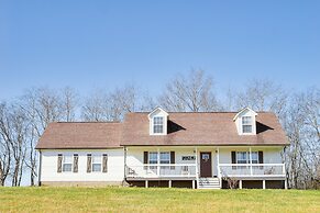 Charming Country Home w/ Deck - 20 Mi to Franklin