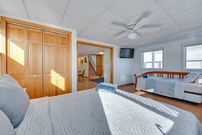 Wells Beach House w/ Ocean-view Deck